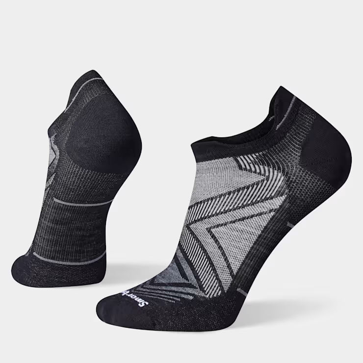 Smartwool Zero Cushion Run Low Ankle sock in black with cushioned sole and low-cut design, suitable for running and athletic activities.